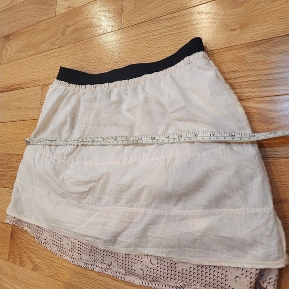 Rachael & Chloe salmon pink with abstract design ruffled mini skirt size medium - Picture 9 of 9